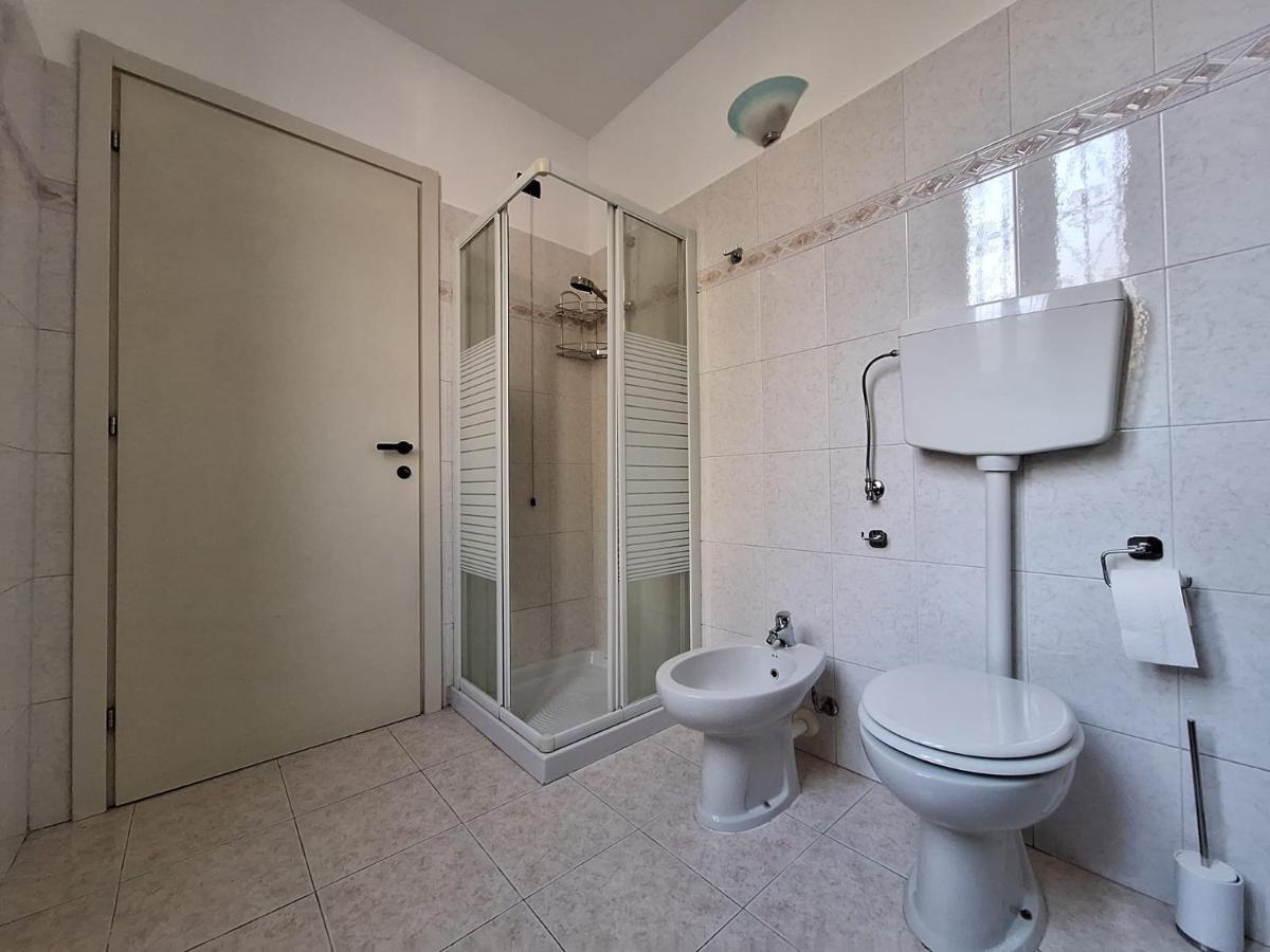 Appartamento La Casa Dei Nonni Malnate Exterior foto