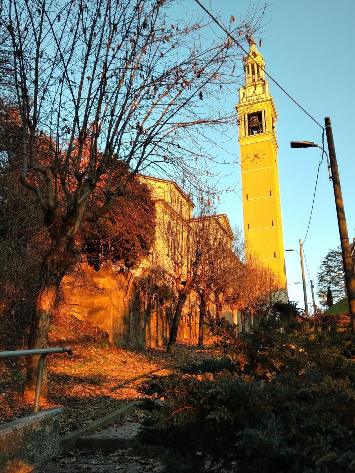 Appartamento La Casa Dei Nonni Malnate Exterior foto